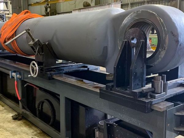 Large cylinder on the repair bench